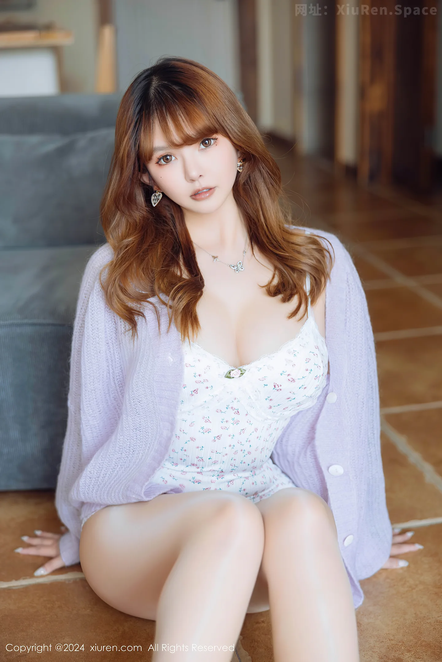 图片[2]-[XiuRen秀人网]VOL.8228 模特张思允Nice性感灰色轻透上衣配无内肉丝秀惹火身材诱惑写真85P-秀人网官方网站